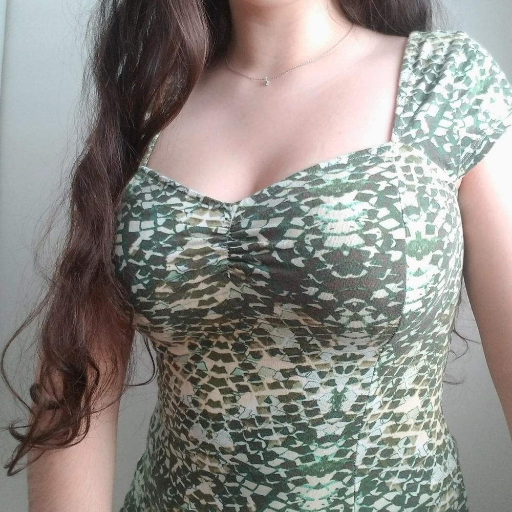 Guess green mosaic/alligator ruched top